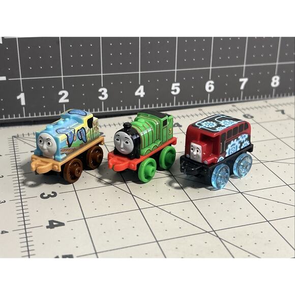 Thomas and Friends Minis Action Figures Toys Lot Of 3 Trains - Picture 1 of 7